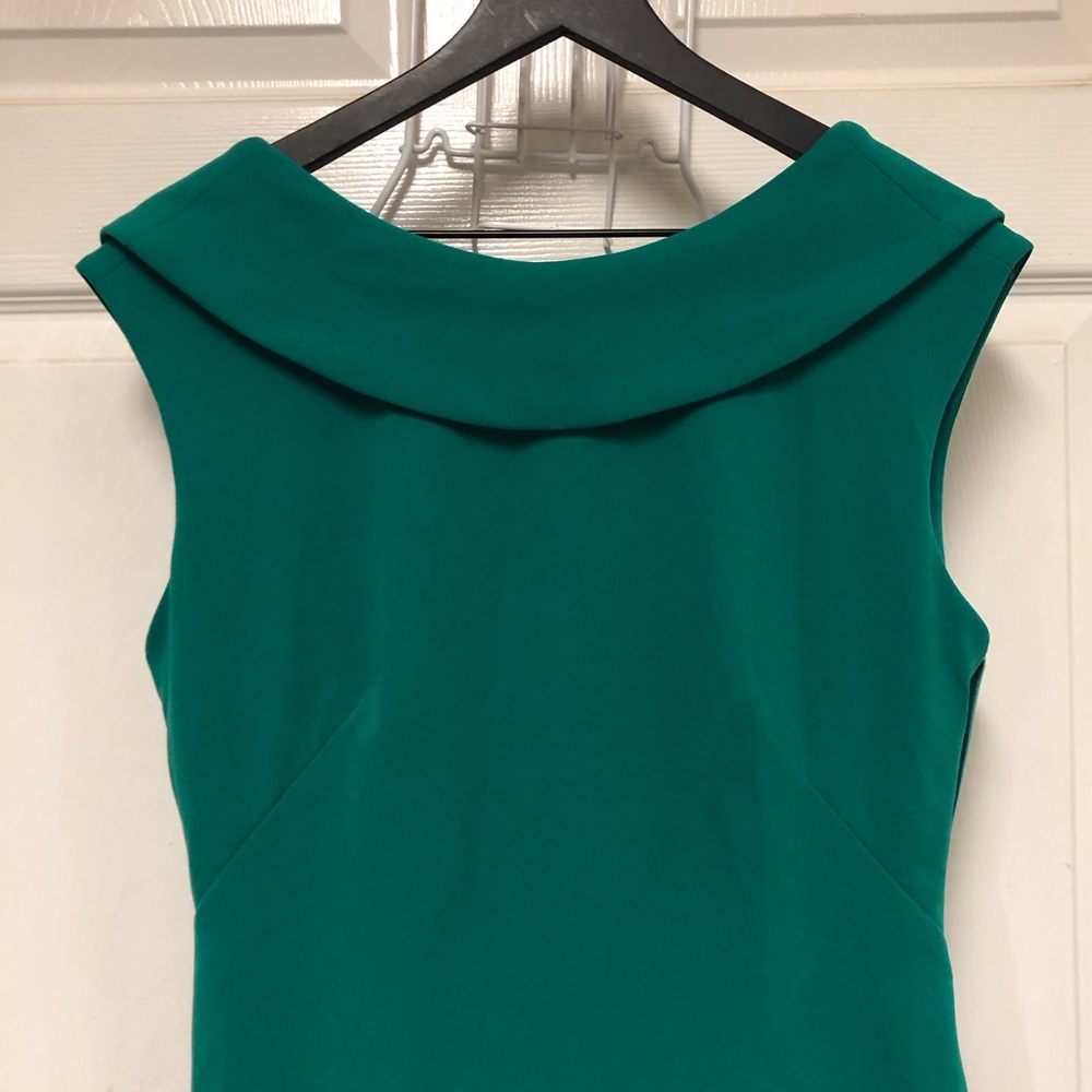 Calvin Klein Elegant Green Sleeveless Dress - Picture 2 of 16